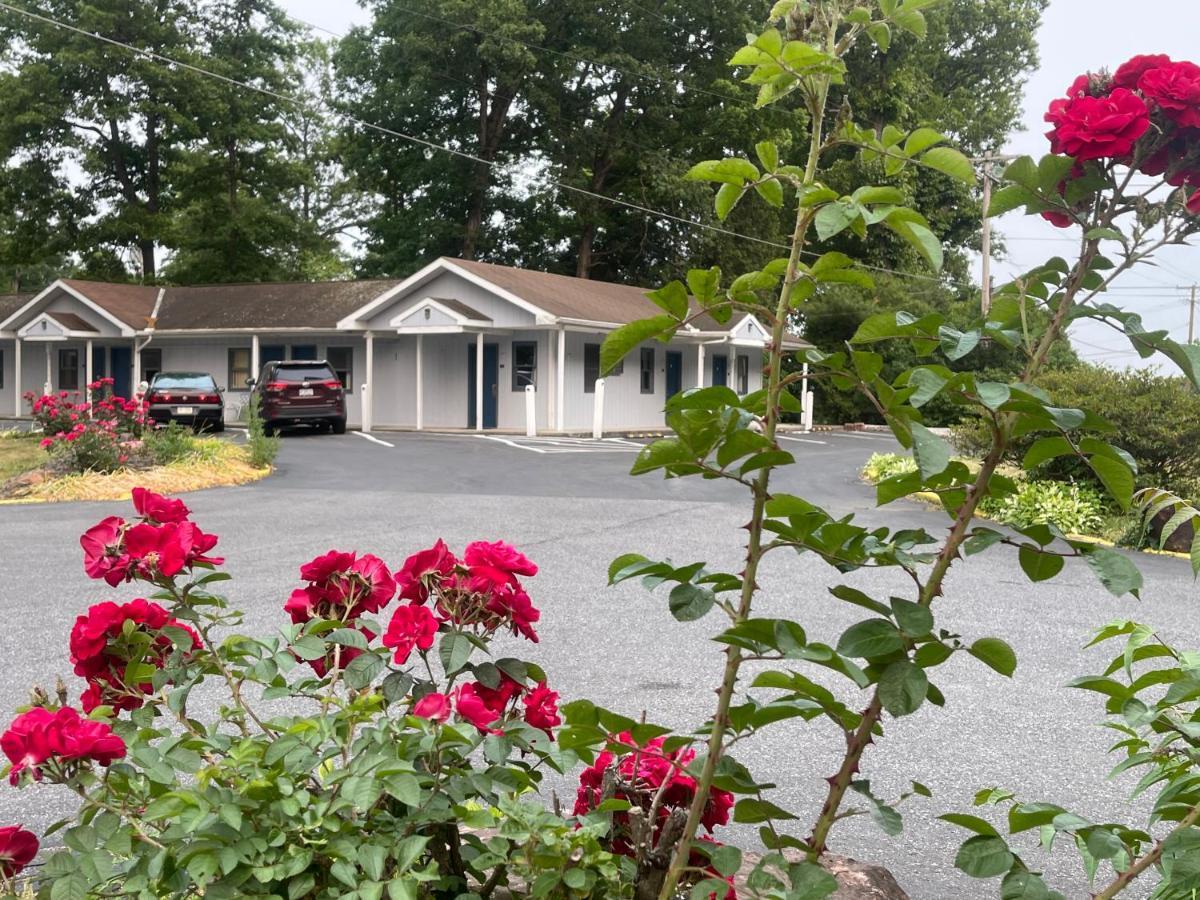 Pennswoods Inn Manheim Exterior photo