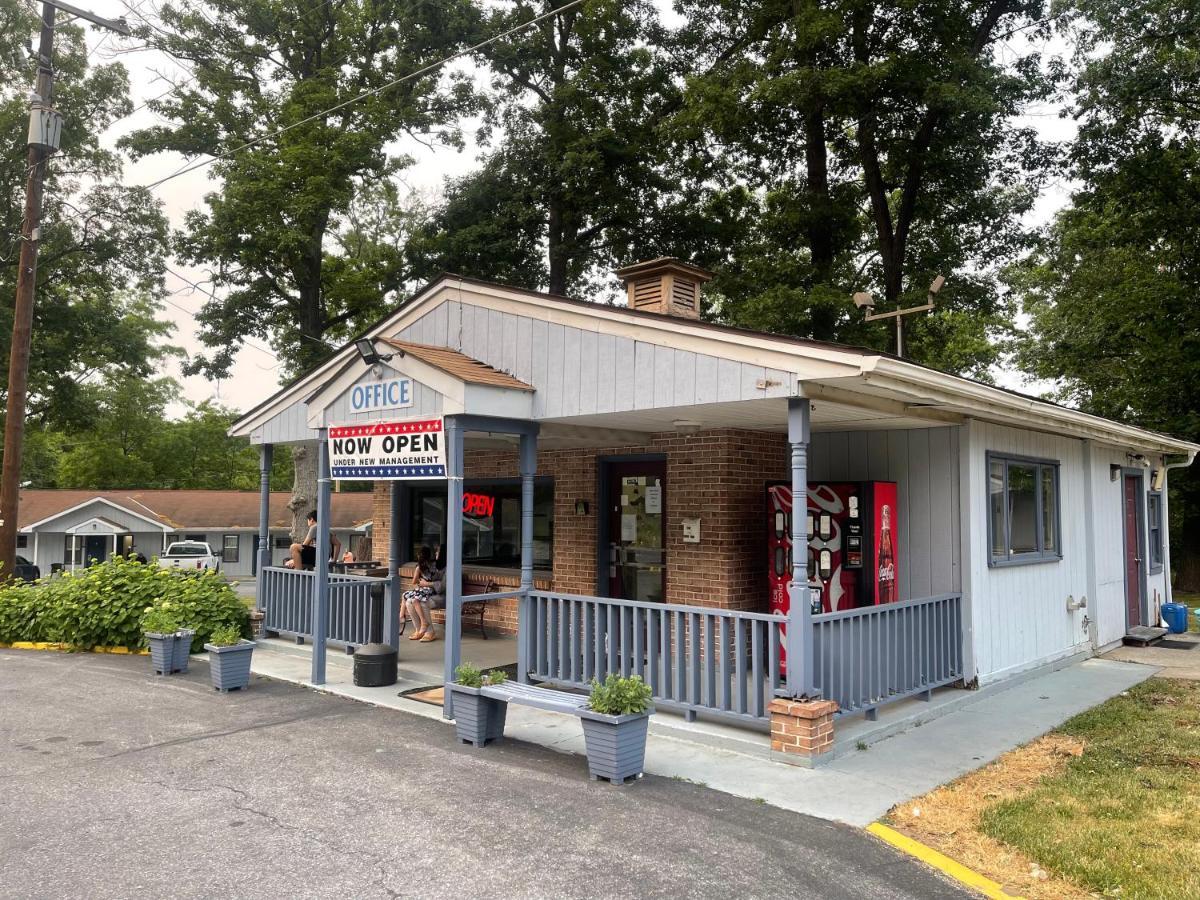 Pennswoods Inn Manheim Exterior photo